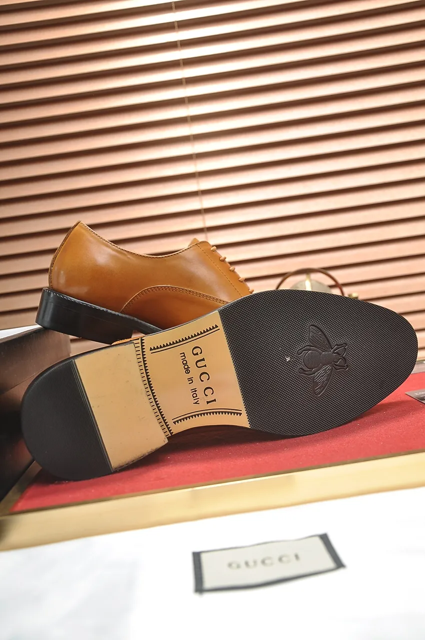 Men's shoes💰500💶Italy's top luxury men's shoe giant (GUCCI) (Gucci) (full cowhide lining) new arrival🍃Original European style🔰 Pleasant to the eye😍In order to make the shoes more durable and non-deformable🌀The production continues to follow traditional methods but there is still no lack of innovation💪Choose original sheepskin for the leather♻️ Smooth and natural And extra bright ⭐Made of imported cowhide, the first choice of rich people 38-45 (45 customized)